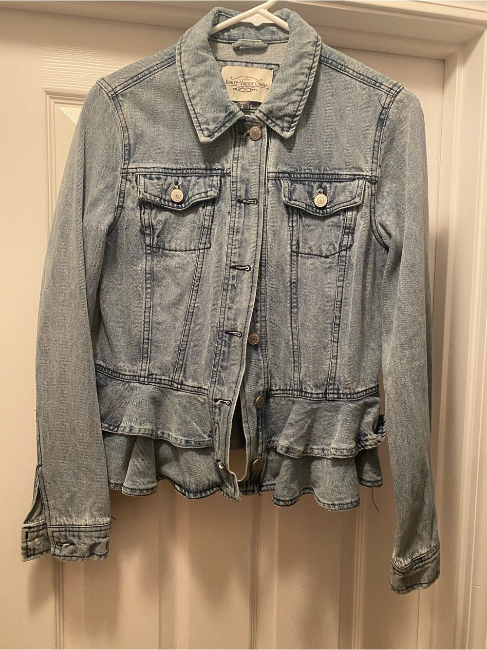 Ashley Vintage Charm Light Wash Denim Jacket Ruffle Peplum Hem Size Small